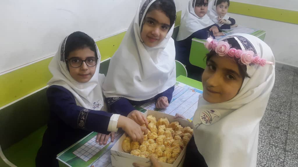 جشن اسم ارنواز فردی در کلاس اول دبستان باران اندیشه